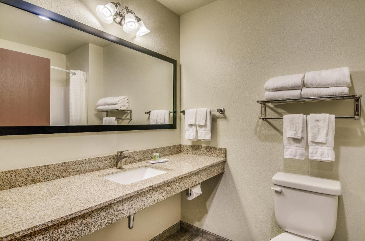 Cobblestone Inn & Suites - Bridgeport Bagian luar foto