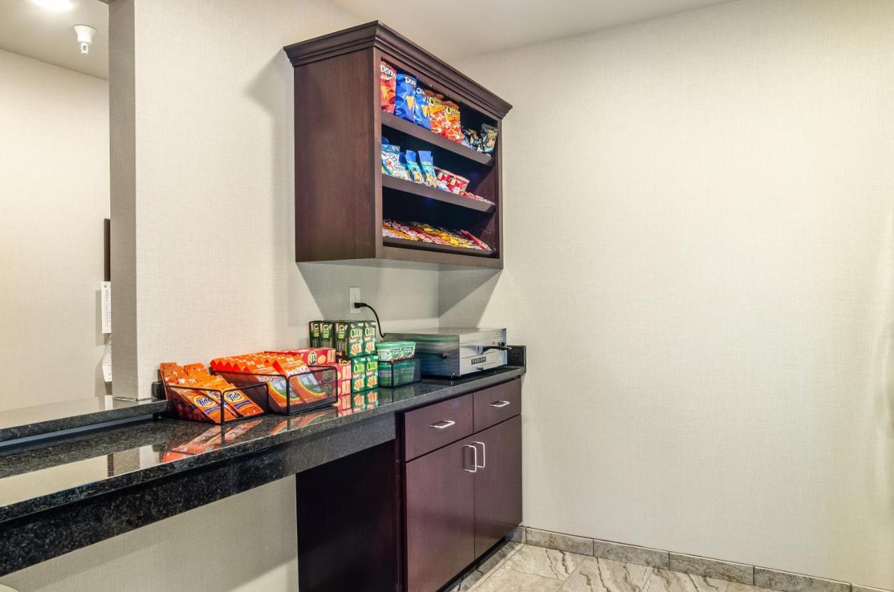 Cobblestone Inn & Suites - Bridgeport Bagian luar foto